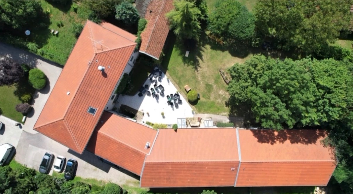 Après — Nettoyage de toiture. Résultat après 1 an à Dommartemont (54)
